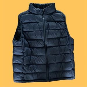 ⭐️4/$30 Uniqlo Navy Vest Jacket
